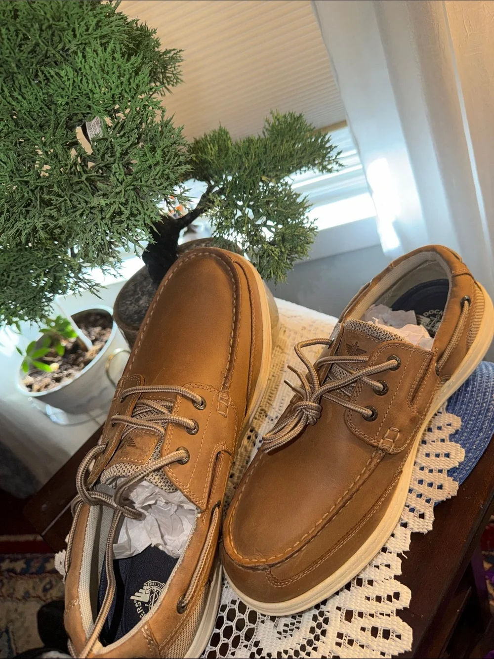 Dockers Men's Lace-Up Boat Shoes in Tan and White